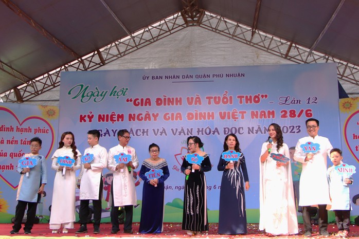 Tuyên dương 91 gia đình hạnh phúc tiêu biểu ở quận Phú Nhuận, TP HCM - Ảnh 2.