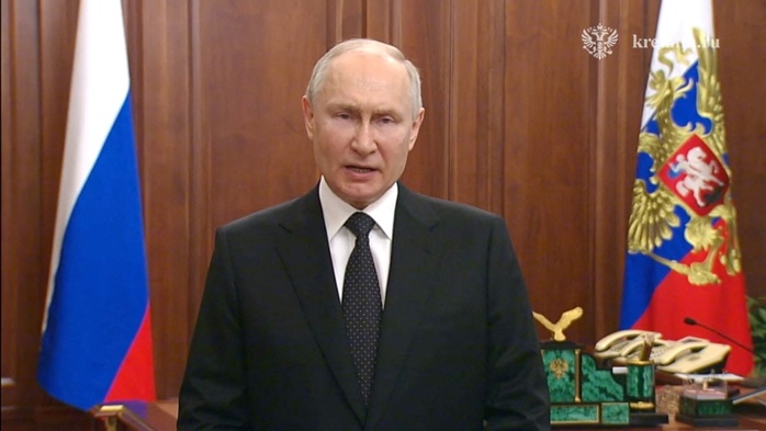 Tổng thống Vladimir Putin: Sẽ trừng phạt những kẻ phản quốc - Ảnh 1.