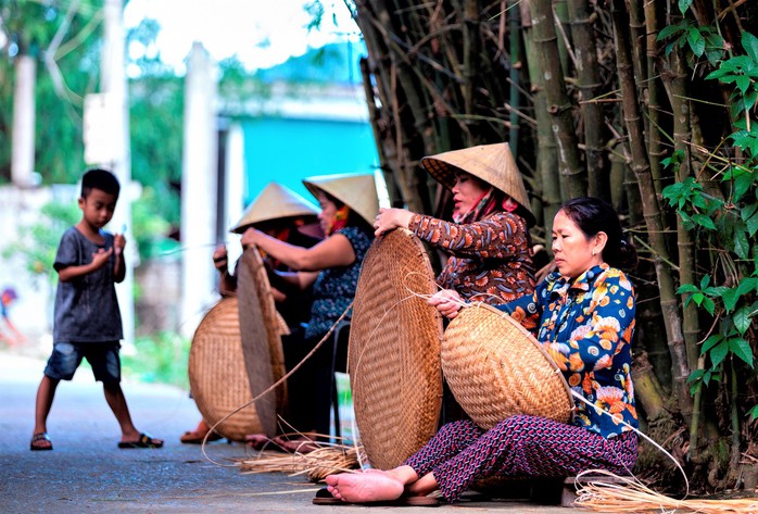 Làng đan lát hơn 400 năm tuổi - Ảnh 1.