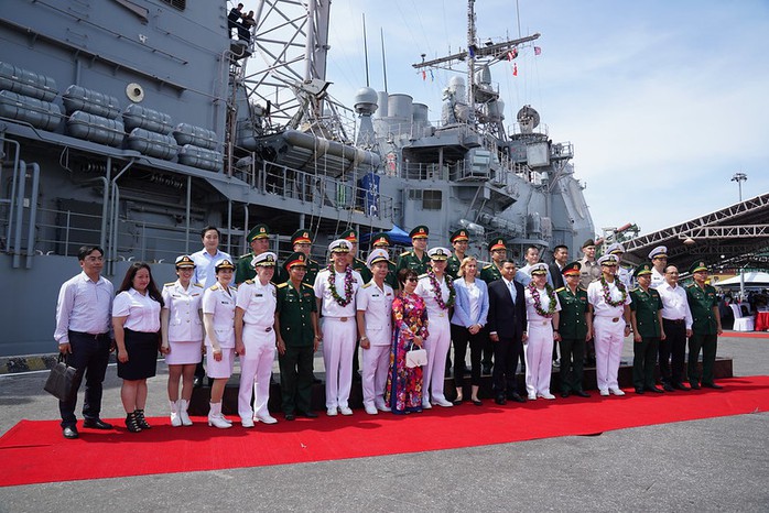 Nhóm tàu sân bay USS Ronald Reagan của Mỹ thăm Việt Nam - Ảnh 6.