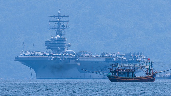 Nhóm tàu sân bay USS Ronald Reagan của Mỹ thăm Việt Nam - Ảnh 8.