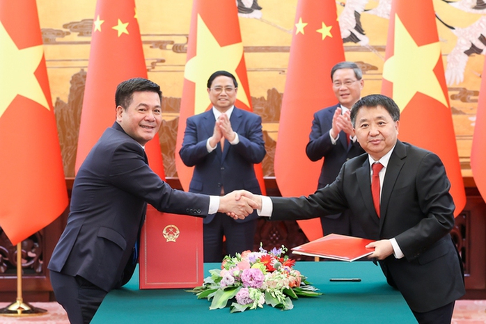 Hai Thủ tướng Việt Nam và Trung Quốc chứng kiến ký 4 văn kiện hợp tác - Ảnh 4.