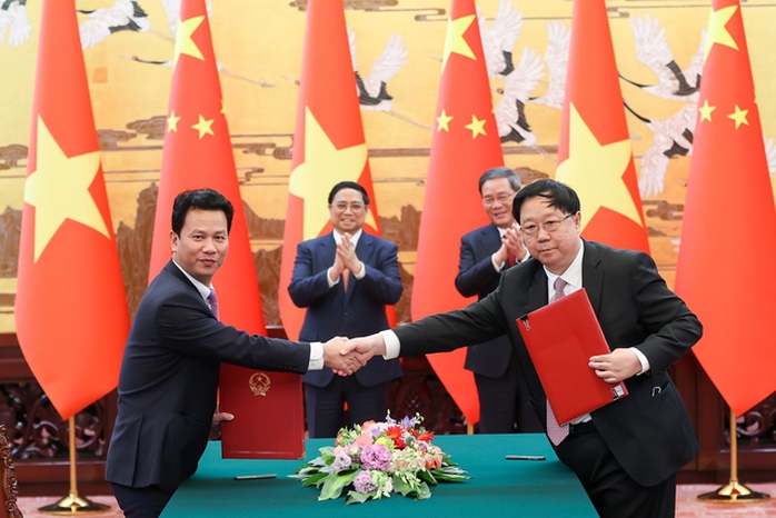 Hai Thủ tướng Việt Nam và Trung Quốc chứng kiến ký 4 văn kiện hợp tác - Ảnh 3.