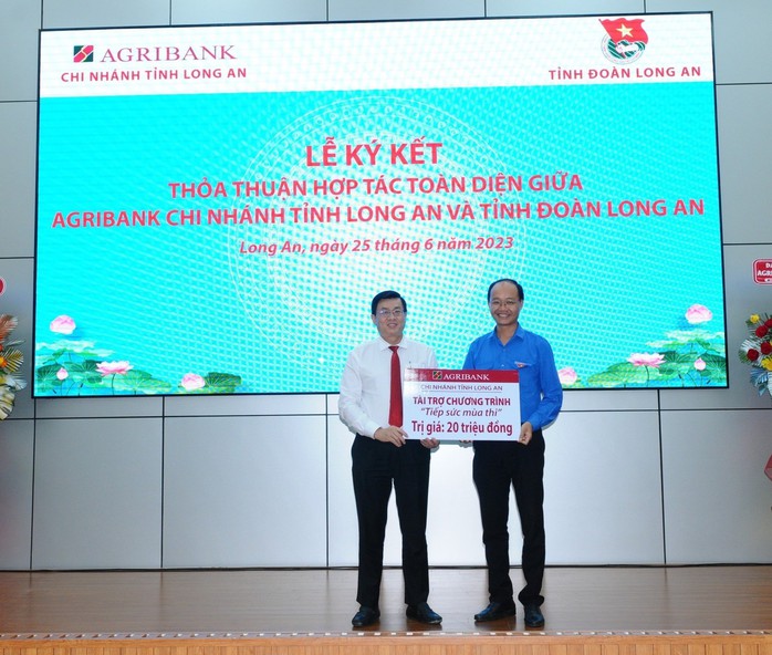 Agribank Long An ký kết hợp tác toàn diện với Tỉnh Đoàn Long An - Ảnh 5.