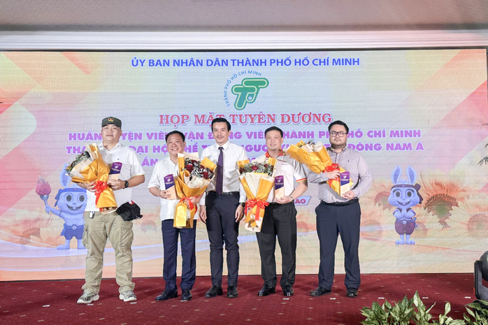 Doanh nghiệp TP HCM khen thưởng cho các VĐV tham gia ASEAN Paragames 12 - Ảnh 1.