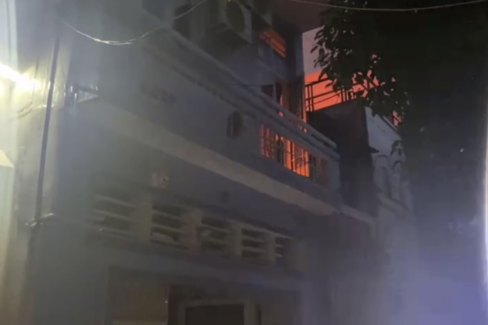 Cháy nhà ở quận Bình Thạnh, 2 người mắc kẹt bên trong tử vong - Ảnh 1.