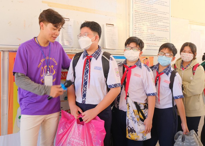 Quỹ Đinh Thiện Lý khai mạc Trại hè tiếng Anh tại Sóc Trăng - Ảnh 2. Quỹ Đinh Thiện Lý khai mạc Trại hè tiếng Anh tại Sóc Trăng - Ảnh 2.