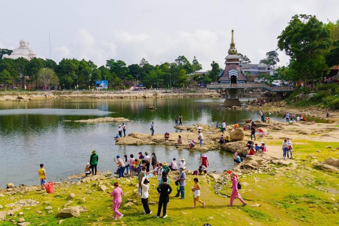 Thiên Cấm Sơn vào mùa cây trái sum sê - Ảnh 8.