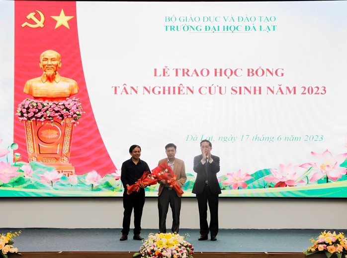 CT Group sẵn sàng tận tâm, tận tụy giúp các bạn trẻ chiến thắng trong cuộc đua công nghệ - Ảnh 1. CT Group sẵn sàng tận tâm, tận tụy giúp các bạn trẻ chiến thắng trong cuộc đua công nghệ - Ảnh 1.
