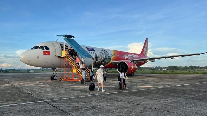 Máy bay đi Phú Quốc chuyển hướng hạ cánh tại Philippines để kiểm tra - Ảnh 1.
