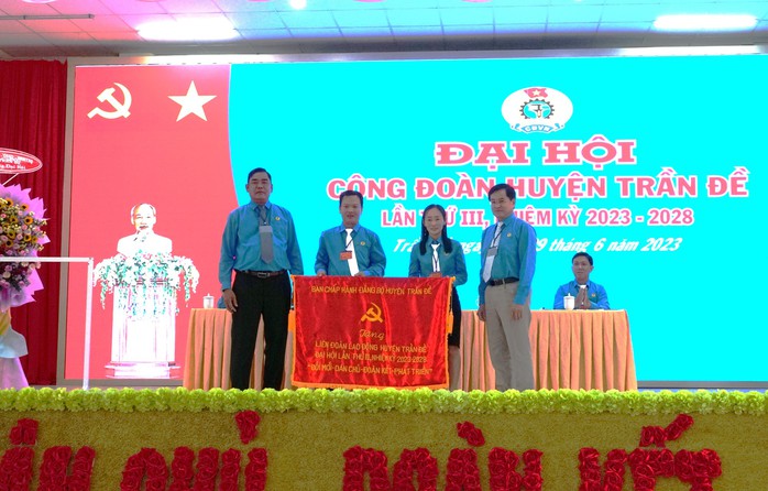 Ông Hoa Trần Thế đắc cử Chủ tịch LĐLĐ huyện Trần Đề, tỉnh Sóc Trăng - Ảnh 3.