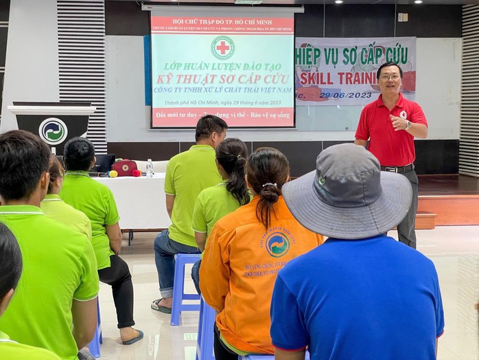 Thú vị buổi tập huấn kỹ năng sơ cấp cứu cho người lao động tại VWS - Ảnh 2.