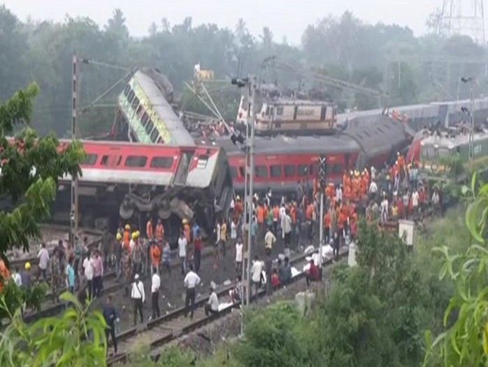 Tai nạn đường sắt kinh hoàng, gần 300 người chết ở Ấn Độ: Lời kể ám ảnh - Ảnh 7.