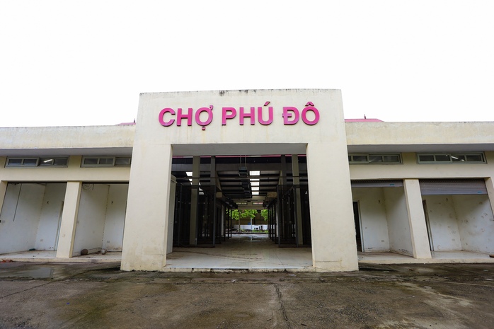 CLIP: Cận cảnh khu chợ dân sinh bỏ hoang hơn 7 năm ở Hà Nội - Ảnh 3.