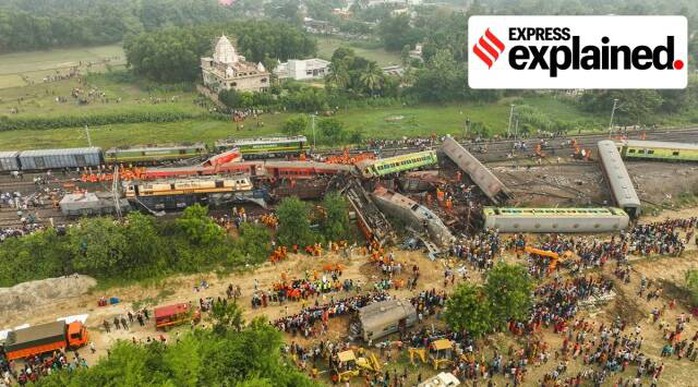 Thảm họa đường sắt Ấn Độ: Cú bẻ lái bí ẩn và 2 nghi vấn chính - Ảnh 1.