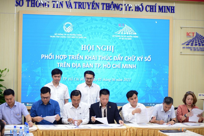 Từ hôm nay (4-8), miễn phí cấp chữ ký số cho người dân TP HCM- Ảnh 1. Từ hôm nay (4-8), miễn phí cấp chữ ký số cho người dân TP HCM- Ảnh 1.