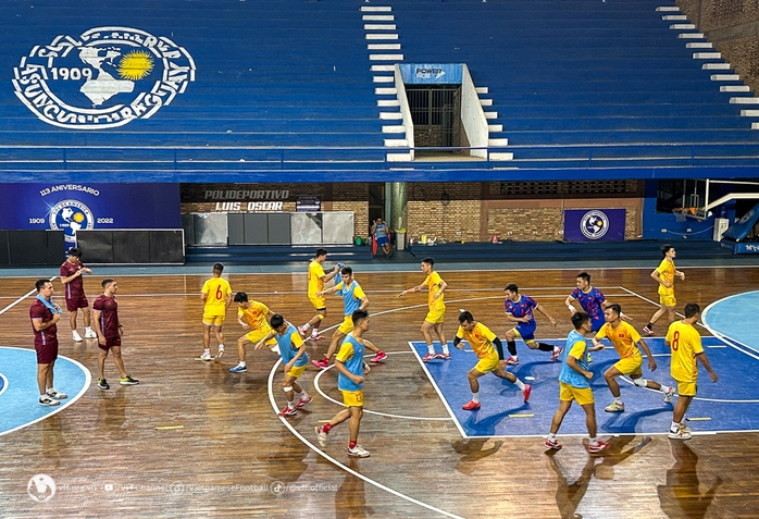 Đối đầu đội tuyển hạng 9 thế giới, tuyển futsal Việt Nam thất bại 2-3 - Ảnh 3.