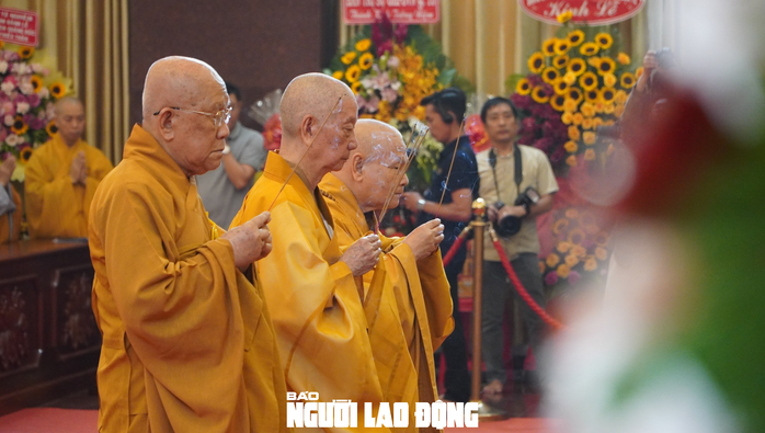 Tưởng niệm 60 năm Bồ tát Thích Quảng Đức vị pháp thiêu thân - Ảnh 1. Tưởng niệm 60 năm Bồ tát Thích Quảng Đức vị pháp thiêu thân - Ảnh 1.
