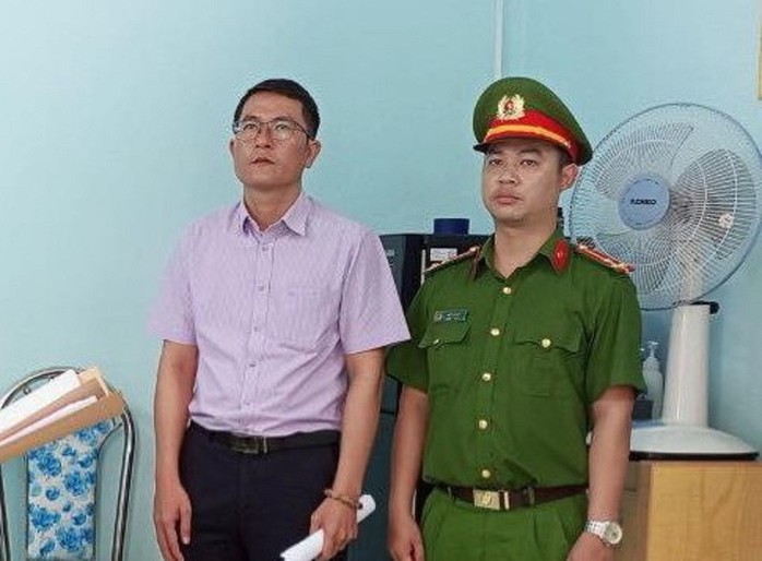 Khánh Hòa: Một phó giám đốc Chi nhánh Văn phòng đăng ký đất đai huyện bị bắt - Ảnh 2.