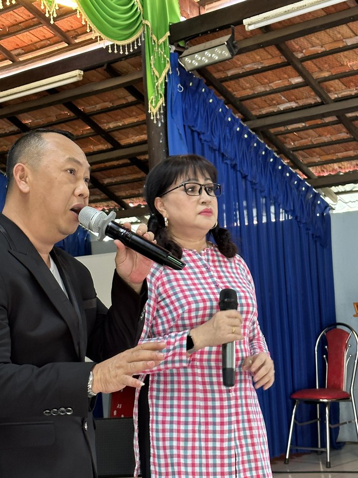 Ca sĩ Tình ca Bắc Sơn gây xúc động tại Trung tâm Bảo trợ xã hội Chánh Phú Hòa - Ảnh 6.