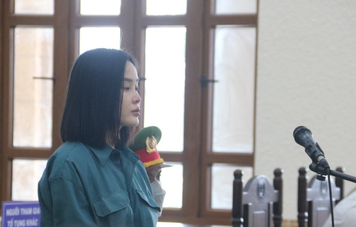 Hotgirl Tina Dương bật khóc khi nghe tin lãnh 11 năm tù - Ảnh 2.