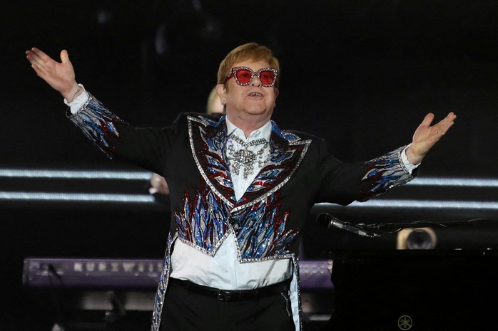 Danh ca Elton John giã từ các chuyến lưu diễn - Ảnh 1.