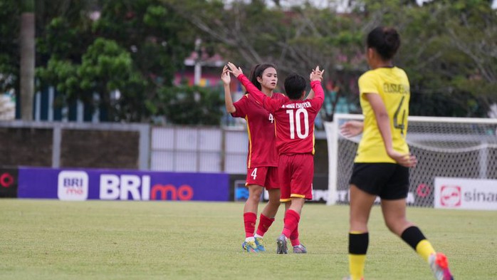 U19 nữ Việt Nam vào bán kết, Minh Chuyên hướng tới danh hiệu vua phá lưới thứ 2 - Ảnh 2.