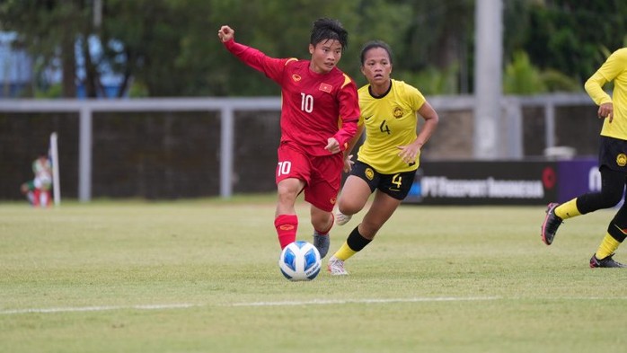 U19 nữ Việt Nam vào bán kết, Minh Chuyên hướng tới danh hiệu vua phá lưới thứ 2 - Ảnh 1.
