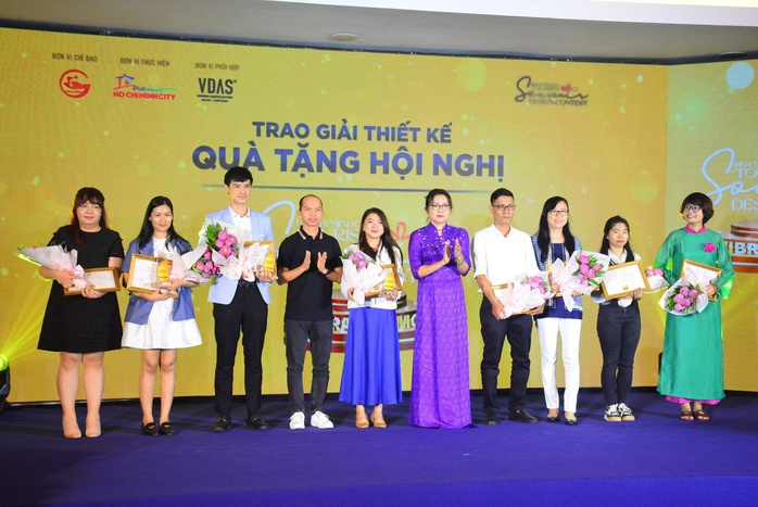 Nhiều nhà thiết kế PNJ đạt giải trong cuộc thi Thiết kế quà tặng lưu niệm - du lịch TP HCM - Ảnh 1. Nhiều nhà thiết kế PNJ đạt giải trong cuộc thi Thiết kế quà tặng lưu niệm - du lịch TP HCM - Ảnh 1.