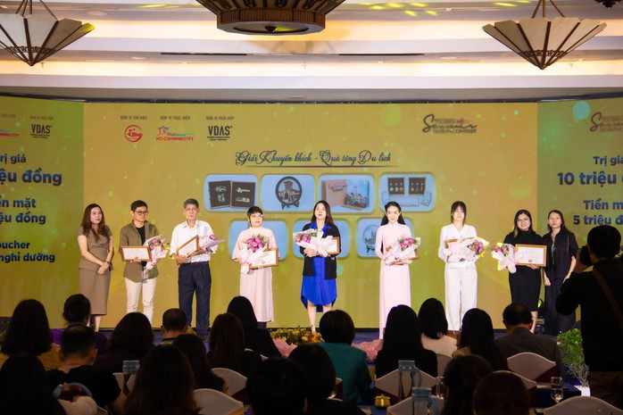 Nhiều nhà thiết kế PNJ đạt giải trong cuộc thi Thiết kế quà tặng lưu niệm - du lịch TP HCM - Ảnh 5. Nhiều nhà thiết kế PNJ đạt giải trong cuộc thi Thiết kế quà tặng lưu niệm - du lịch TP HCM - Ảnh 5.