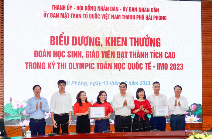 Thưởng 500 triệu đồng cho nam sinh giành HCV Olympic Toán quốc tế - Ảnh 3.