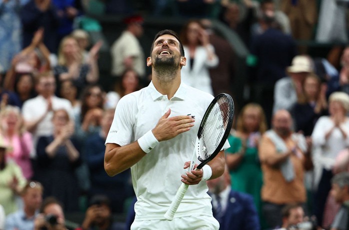 Djokovic tạo mốc mới khi đối đầu Alcaraz ở chung kết Wimbledon - Ảnh 2.