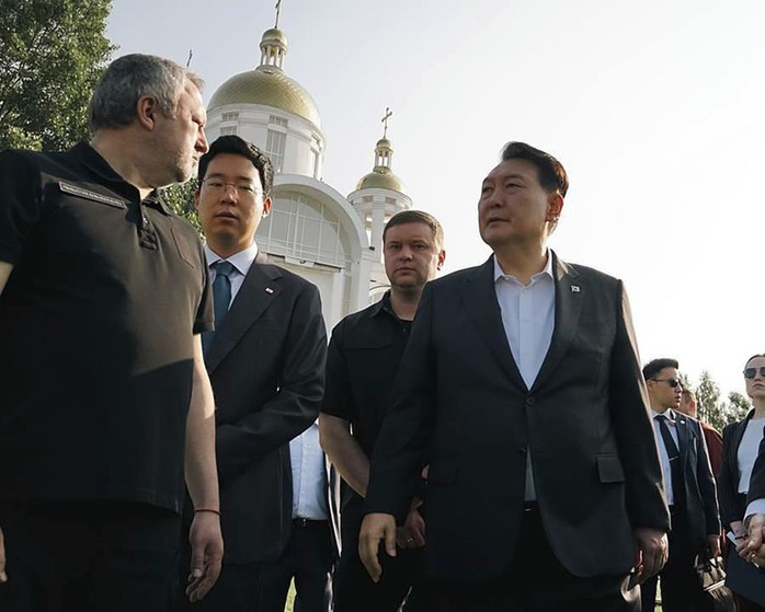 Ukraine đón tổng thống Hàn Quốc, ấm ức với Mỹ - Ảnh 1.