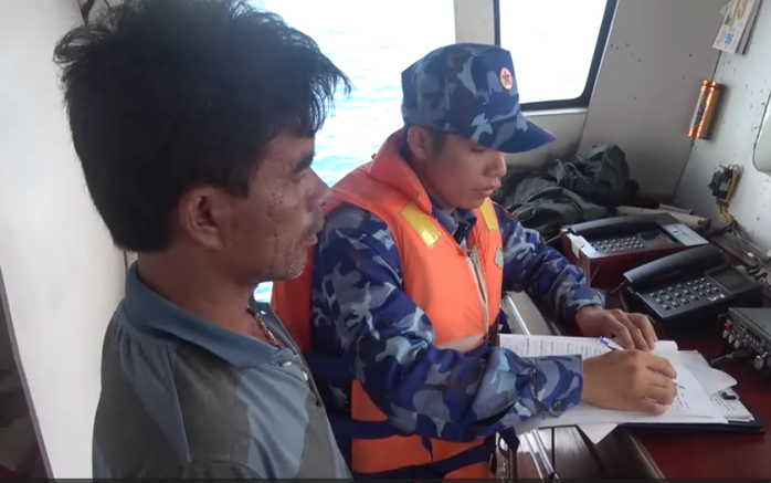 Vùng Cảnh sát biển 4 bắt quả tang tàu vận chuyển 250.000 lít dầu DO - Ảnh 1.