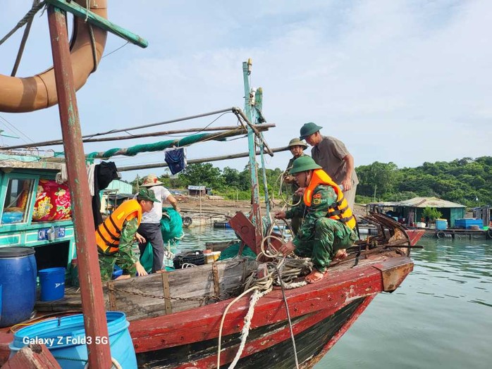 Ứng phó bão số 1, Quảng Ninh bắt đầu sơ tán dân khỏi vùng nguy hiểm - Ảnh 1.
