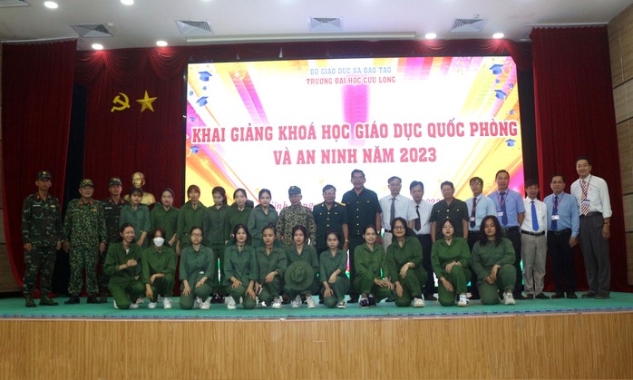 Trường ĐH Cửu Long khai giảng khóa giáo dục quốc phòng và an ninh - Ảnh 3.