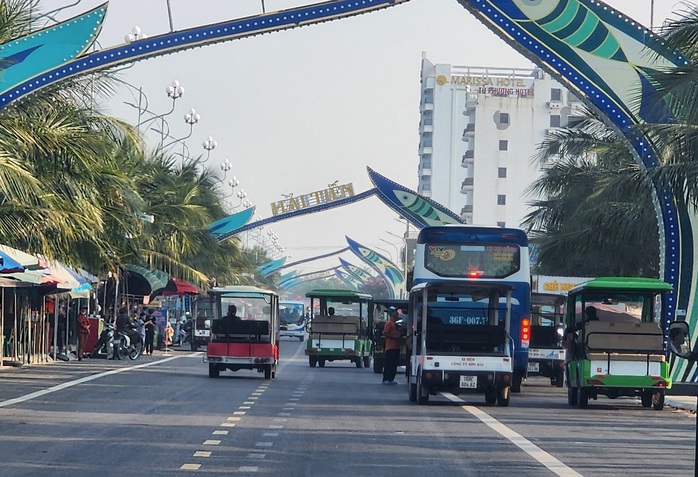 Bát nháo xe điện không phép tại điểm du lịch nổi tiếng Thanh Hóa - Ảnh 4.