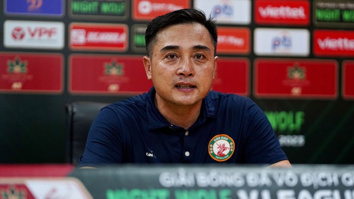 HLV Nguyễn Đức Thắng chê bai nghiệp vụ trọng tài V-League - Ảnh 1.