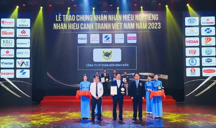 Bình Điền – Đầu Trâu: Top 10 Nhãn hiệu nổi tiếng Việt Nam năm 2023 - Ảnh 1. Bình Điền – Đầu Trâu: Top 10 Nhãn hiệu nổi tiếng Việt Nam năm 2023 - Ảnh 1.