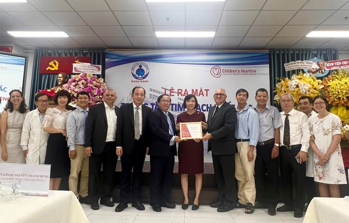 Công nhận Trung tâm tim mạch xuất sắc đầu tiên tại Việt Nam - Ảnh 1.
