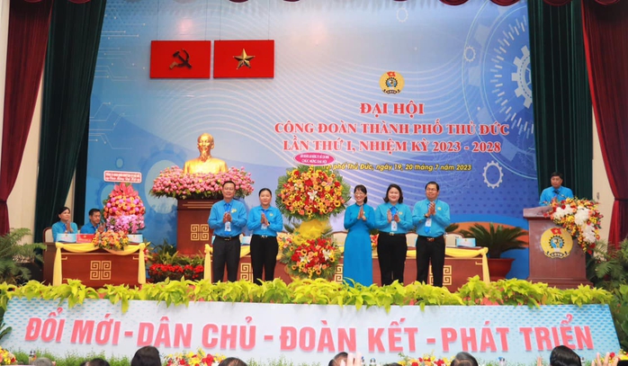 Bà Võ Minh Thanh Tùng tái đắc cử Chủ tịch LĐLĐ TP Thủ Đức - Ảnh 4.
