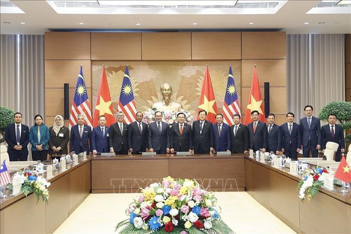 Chủ tịch Quốc hội Vương Đình Huệ hội kiến Thủ tướng Malaysia - Ảnh 10.
