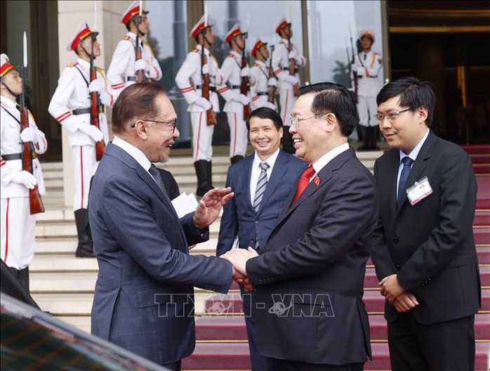 Chủ tịch Quốc hội Vương Đình Huệ hội kiến Thủ tướng Malaysia - Ảnh 2.