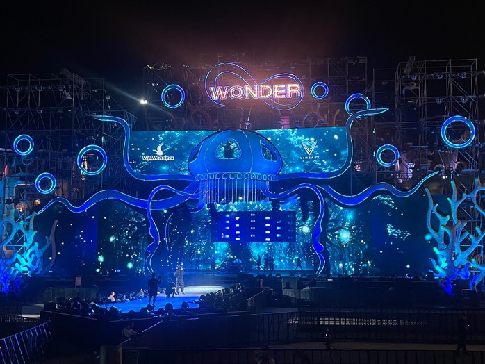 Hé lộ sân khấu tổng duyệt 8Wonder của Charlie Puth và dàn sao Việt trước giờ G - Ảnh 13.