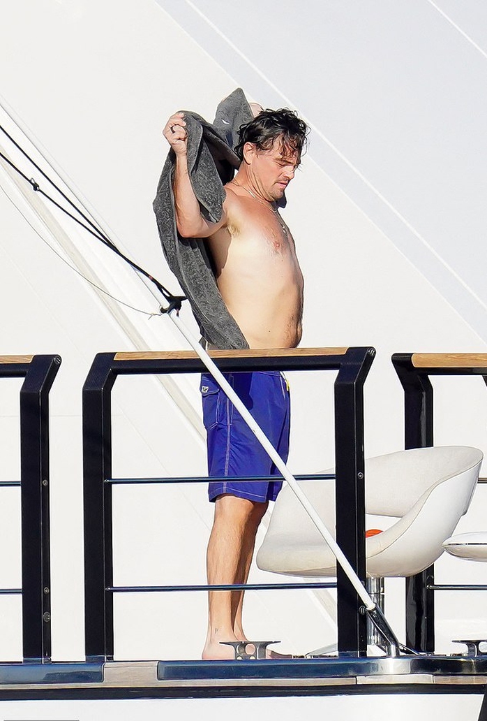 Leonardo DiCaprio và Tobey Maguire “du hí” bên dàn mỹ nhân bikini - Ảnh 5. tỷ lệ kèo nhà cái malaysia và Tobey Maguire “du hí” bên dàn mỹ nhân bikini - Ảnh 5.