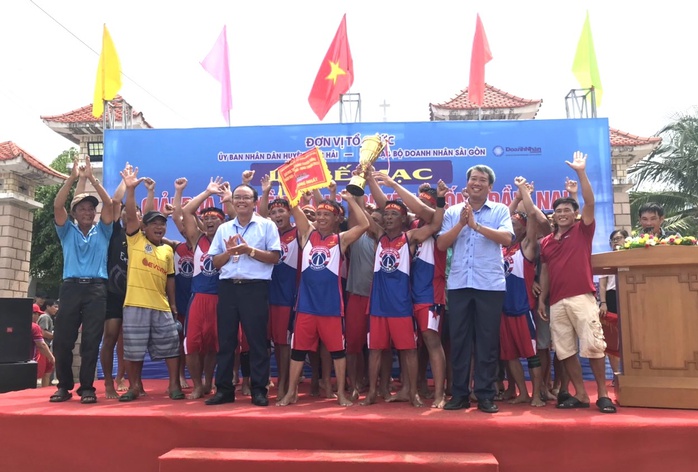 Hơn 300 vận động viên tham gia giải đua thuyền rồng truyền thống Đầm Nại - Ảnh 2.
