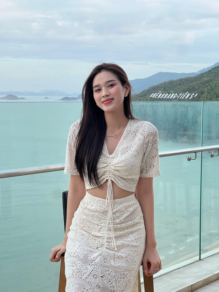 Loạt mỹ nhân Việt quyến rũ trước biển - Ảnh 11. Loạt mỹ nhân Việt quyến rũ trước biển - Ảnh 11.