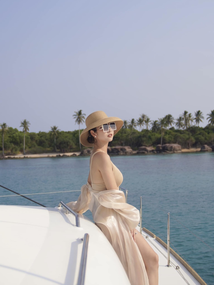 Loạt mỹ nhân Việt quyến rũ trước biển - Ảnh 1. Loạt mỹ nhân Việt quyến rũ trước biển - Ảnh 1.