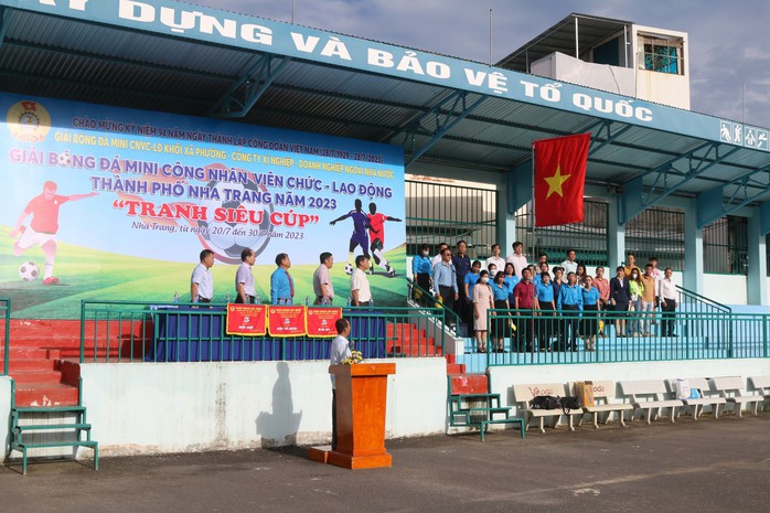 Hơn 400 vận động viên tham gia giải bóng đá Công đoàn Nha Trang - Ảnh 1.