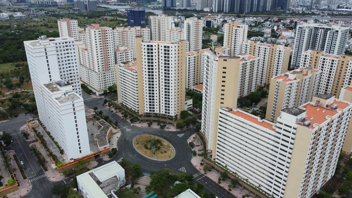 TP HCM có chủ trương bán đấu giá gần 5.000 căn hộ, nền đất - Ảnh 1.
